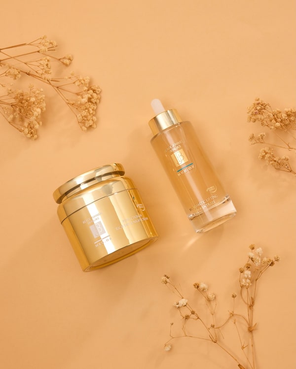 Background for Goldene&nbsp;Zeiten&nbsp;für&nbsp;deine&nbsp;Routine.&nbsp;✨&nbsp;Zwei&nbsp;Pflege-Highlights,&nbsp;ein&nbsp;Ziel:&nbsp;dein&nbsp;Daily&nbsp;Glow!&nbsp;Mix,&nbsp;match&nbsp;&&nbsp;make&nbsp;it&nbsp;shine&nbsp;–&nbsp;bringt&nbsp;frische&nbsp;Vibes&nbsp;in&nbsp;dein&nbsp;Beauty-Game.&nbsp;💛