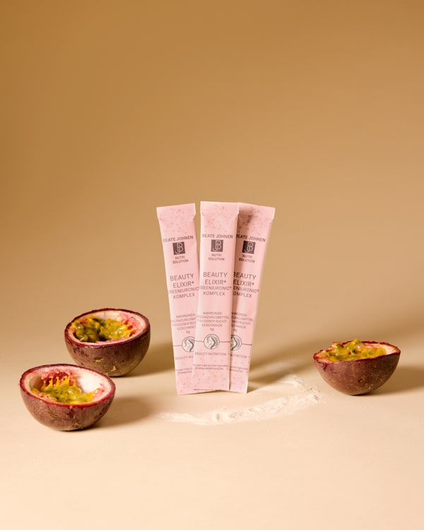 Background for JETZT&nbsp;24%&nbsp;SPAREN!!<br/>Hol&nbsp;dir&nbsp;deinen&nbsp;täglichen&nbsp;Glow&nbsp;mit&nbsp;den&nbsp;Greeniuoronic&nbsp;Sticks:&nbsp;Pflanzliches&nbsp;Hyaluron,&nbsp;Vitamine&nbsp;&&nbsp;Mineralstoffe&nbsp;–&nbsp;alles&nbsp;im&nbsp;süß-fruchtigen&nbsp;Passionsfrucht-Style&nbsp;🍹&nbsp;Für&nbsp;strahlende&nbsp;Haut,&nbsp;Haare&nbsp;&&nbsp;Nägel&nbsp;von&nbsp;innen!&nbsp;🌿💛