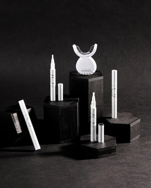 Background for 💥Black&nbsp;Deal!&nbsp;💥&nbsp;Weiße&nbsp;Zähne&nbsp;zu&nbsp;Hause&nbsp;mit&nbsp;dem&nbsp;LED-Whitening-Set&nbsp;–&nbsp;komfortables&nbsp;Mundstück,&nbsp;starkes&nbsp;Gel,&nbsp;erste&nbsp;Ergebnisse&nbsp;schon&nbsp;nach&nbsp;14&nbsp;Tagen&nbsp;😁✨