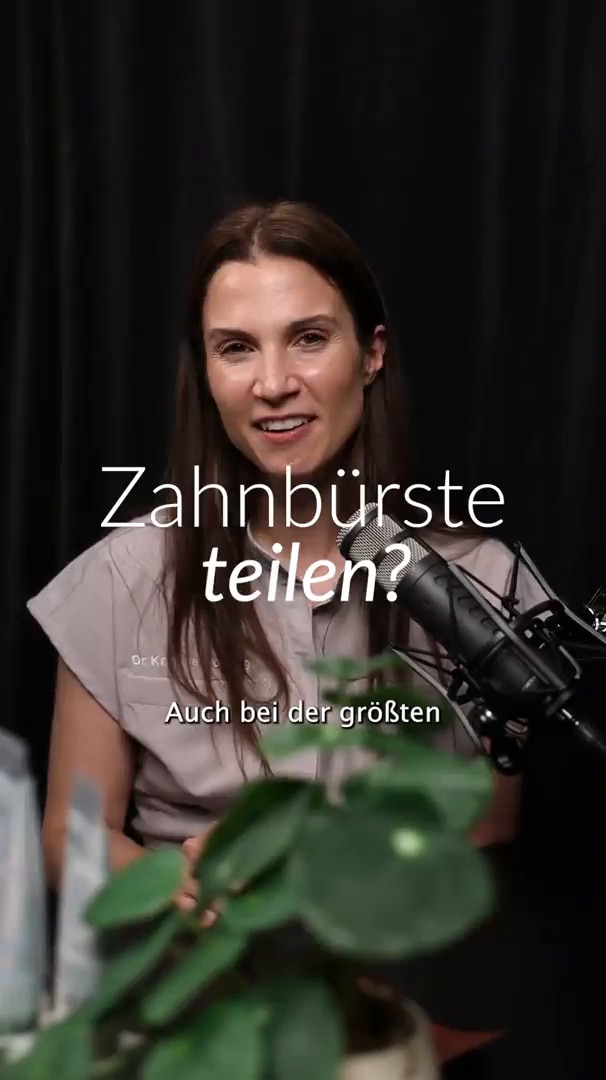 Für&nbsp;alle,&nbsp;die&nbsp;genau&nbsp;diesen&nbsp;Fehler&nbsp;schon&nbsp;gemacht&nbsp;haben…&nbsp;Ich&nbsp;hab&nbsp;da&nbsp;was&nbsp;für&nbsp;euch!🦷🪥<br/><br/>Meine&nbsp;Munddusche&nbsp;kann&nbsp;wesentlich&nbsp;zu&nbsp;einem&nbsp;gepflegten&nbsp;Zahn-&nbsp;und&nbsp;Mundraum&nbsp;beitragen.&nbsp;Sie&nbsp;hilft,&nbsp;die&nbsp;Zähne&nbsp;und&nbsp;den&nbsp;Zahnfleischrand&nbsp;besser&nbsp;zu&nbsp;reinigen&nbsp;und&nbsp;Essensreste&nbsp;effektiv&nbsp;zu&nbsp;entfernen.&nbsp;Das&nbsp;Gerät&nbsp;bietet&nbsp;ein&nbsp;zweifaches&nbsp;Reinigungssystem,&nbsp;bestehend&nbsp;aus&nbsp;einem&nbsp;pulsierenden&nbsp;Wasserstrahl&nbsp;und&nbsp;einer&nbsp;Zahnbürste&nbsp;mit&nbsp;ultrasanften&nbsp;Konex&nbsp;HD-Borsten.&nbsp;Freue&nbsp;dich&nbsp;auf&nbsp;ein&nbsp;gutes&nbsp;Mundgefühl&nbsp;und&nbsp;ein&nbsp;schönes&nbsp;Lächeln.😃🦷🫧<br/><br/>Klick&nbsp;auf&nbsp;den&nbsp;➕&nbsp;Button&nbsp;neben&nbsp;meinem&nbsp;Profilbild,&nbsp;um&nbsp;nichts&nbsp;zu&nbsp;verpassen!<br/>&nbsp;🤳&nbsp;Und&nbsp;falls&nbsp;du&nbsp;sie&nbsp;noch&nbsp;nicht&nbsp;hast:&nbsp;In&nbsp;der&nbsp;HSE&nbsp;App&nbsp;erlebst&nbsp;du&nbsp;die&nbsp;Live-Experience&nbsp;am&nbsp;besten&nbsp;–&nbsp;einfach&nbsp;downloaden&nbsp;&&nbsp;reinschauen!