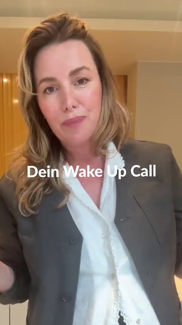 Fühlst&nbsp;du&nbsp;dich&nbsp;schlapp&nbsp;und&nbsp;matt&nbsp;?&nbsp;<br/>Dann&nbsp;probiere&nbsp;mein&nbsp;Wake&nbsp;UP&nbsp;Call&nbsp;Gesichtselixier.&nbsp;Klicke&nbsp;mein&nbsp;Kurzvideo&nbsp;und&nbsp;folge&nbsp;mir&nbsp;!