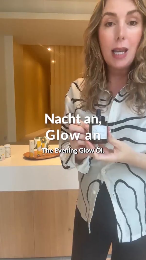 Evening&nbsp;Glow&nbsp;ist&nbsp;dein&nbsp;regenerierendes&nbsp;Gesichtsöl&nbsp;für&nbsp;die&nbsp;Nacht:&nbsp;mit&nbsp;Bakuchiol,&nbsp;Blue&nbsp;Tansy&nbsp;Öl&nbsp;und&nbsp;leichtem&nbsp;Traubenkernöl.&nbsp;Es&nbsp;spendet&nbsp;intensive&nbsp;Feuchtigkeit,&nbsp;reduziert&nbsp;sichtbare&nbsp;Müdigkeit&nbsp;und&nbsp;bringt&nbsp;die&nbsp;Haut&nbsp;bis&nbsp;zum&nbsp;Morgen&nbsp;in&nbsp;Balance.&nbsp;&nbsp;🌙✨🖤<br/><br/>✨&nbsp;Folgen&nbsp;&&nbsp;immer&nbsp;live&nbsp;dabei&nbsp;sein!<br/>(einfach&nbsp;auf&nbsp;das&nbsp;✚&nbsp;neben&nbsp;meinem&nbsp;Profilbild&nbsp;klicken)&nbsp;🎉