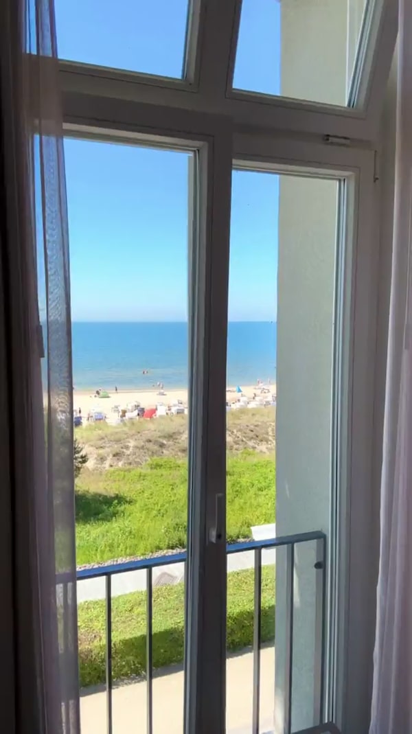 Mädels, stellt den Sekt kalt…wir machen Urlaub an der Ostseeküste☀️⛱️🌊. Love it❤️