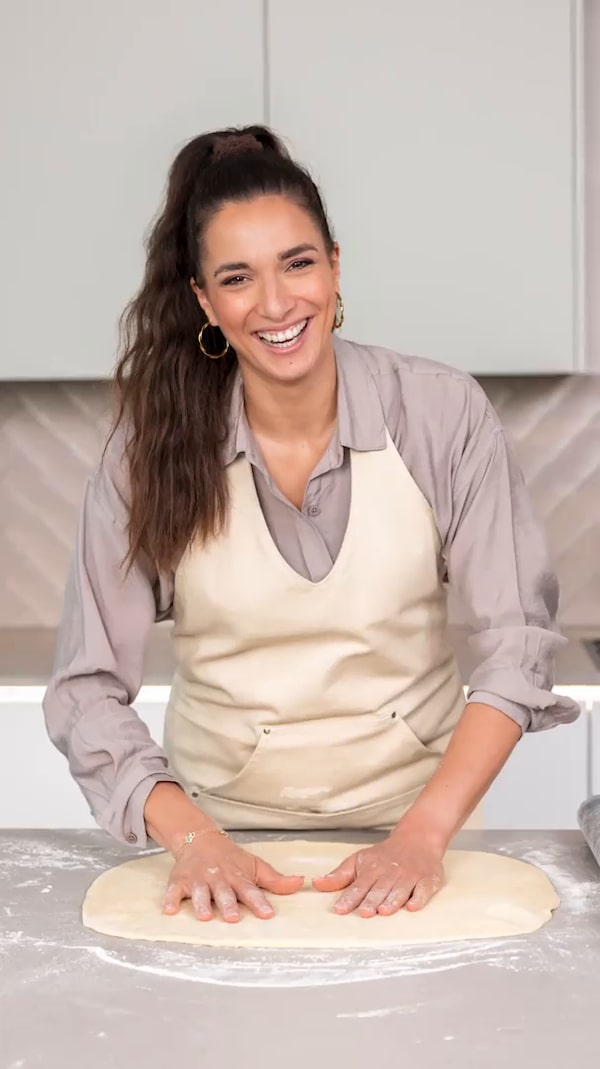 Folgen&nbsp;&&nbsp;live&nbsp;dabei&nbsp;sein!<br/>(einfach&nbsp;auf&nbsp;den&nbsp;Button&nbsp;✚&nbsp;neben&nbsp;meinem&nbsp;Profilbild&nbsp;klicken)&nbsp;🎉<br/><br/>Ich&nbsp;lade&nbsp;euch&nbsp;herzlich&nbsp;zur&nbsp;Livestream&nbsp;Premiere&nbsp;heute&nbsp;um&nbsp;16:00&nbsp;Uhr&nbsp;ein!<br/>Wir&nbsp;backen&nbsp;live&nbsp;und&nbsp;gemeinsam&nbsp;im&nbsp;Sallycon&nbsp;Valley&nbsp;-&nbsp;also&nbsp;in&nbsp;Sally's&nbsp;Welt&nbsp;!&nbsp;🍞💖<br/>Seid&nbsp;dabei&nbsp;und&nbsp;stellt&nbsp;mir&nbsp;alle&nbsp;eure&nbsp;Fragen&nbsp;rund&nbsp;ums&nbsp;Thema&nbsp;Backen&nbsp;im&nbsp;Live&nbsp;Chat...&nbsp;psssst&nbsp;es&nbsp;wird&nbsp;auch&nbsp;exklusive&nbsp;Livestream&nbsp;Angebote&nbsp;geben!<br/><br/>Ich&nbsp;freu&nbsp;mich&nbsp;auf&nbsp;euch!