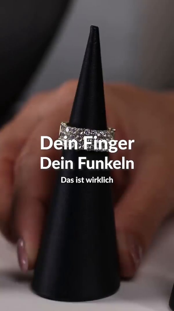 27&nbsp;facettierte&nbsp;Zirkonia,&nbsp;ein&nbsp;flexibles&nbsp;Design&nbsp;und&nbsp;funkelnde&nbsp;Eleganz&nbsp;für&nbsp;deine&nbsp;Hand.&nbsp;Dieser&nbsp;Flex-Ring&nbsp;passt&nbsp;sich&nbsp;deinem&nbsp;Finger&nbsp;an&nbsp;und&nbsp;macht&nbsp;jeden&nbsp;Look&nbsp;zum&nbsp;strahlenden&nbsp;Hingucker.&nbsp;✨