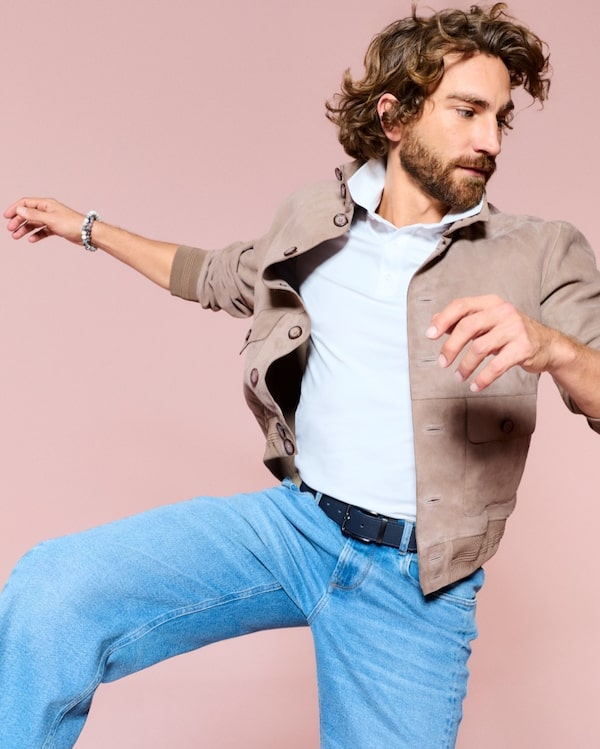 Background for Casual&nbsp;+&nbsp;Chic&nbsp;=&nbsp;THOM&nbsp;&nbsp;👜🧥&nbsp;Die&nbsp;Marke&nbsp;für&nbsp;stilbewusste&nbsp;Outfits&nbsp;feiert&nbsp;13&nbsp;Jahre&nbsp;bei&nbsp;HSE&nbsp;und&nbsp;du&nbsp;kannst&nbsp;dir&nbsp;einmalige&nbsp;Angebote&nbsp;für&nbsp;deinen&nbsp;Style&nbsp;sichern.&nbsp;😍