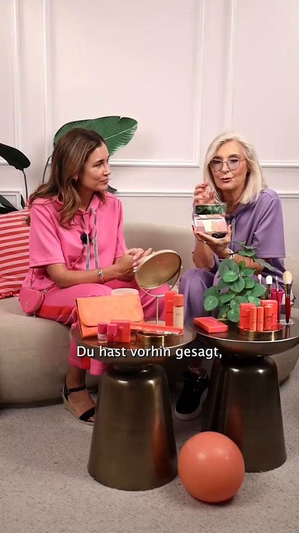 All-in-One💄&nbsp;...wenn&nbsp;ich&nbsp;nur&nbsp;ein&nbsp;Piece&nbsp;aus&nbsp;der&nbsp;Kollektion&nbsp;auswählen&nbsp;könnte,&nbsp;dann&nbsp;ist&nbsp;es&nbsp;das&nbsp;😍💗<br/><br/>Hey,&nbsp;ich&nbsp;bin&nbsp;Jana&nbsp;Ina&nbsp;und&nbsp;ich&nbsp;habe&nbsp;meine&nbsp;neue&nbsp;Marke&nbsp;Jana&nbsp;Ina&nbsp;Beauty&nbsp;frisch&nbsp;gelauncht.&nbsp;Diese&nbsp;All-in-One&nbsp;Palette&nbsp;ist&nbsp;einfach&nbsp;mein&nbsp;Hero&nbsp;für&nbsp;den&nbsp;Alltag.&nbsp;Perfekt&nbsp;für&nbsp;unterwegs&nbsp;und&nbsp;super&nbsp;für&nbsp;das&nbsp;Tägliche&nbsp;Make-Up.&nbsp;Probier&nbsp;es&nbsp;aus!💋🫶🏻<br/><br/>Ich&nbsp;gehe&nbsp;regelmäßig&nbsp;live&nbsp;–&nbsp;dort&nbsp;kannst&nbsp;du&nbsp;mir&nbsp;alle&nbsp;deine&nbsp;Fragen&nbsp;stellen!<br/>Klick&nbsp;auf&nbsp;den&nbsp;➕&nbsp;Button&nbsp;neben&nbsp;meinem&nbsp;Profilbild,&nbsp;um&nbsp;nichts&nbsp;zu&nbsp;verpassen!<br/>&nbsp;🤳&nbsp;Und&nbsp;falls&nbsp;du&nbsp;sie&nbsp;noch&nbsp;nicht&nbsp;hast:&nbsp;In&nbsp;der&nbsp;HSE&nbsp;App&nbsp;erlebst&nbsp;du&nbsp;die&nbsp;Live-Experience&nbsp;am&nbsp;besten&nbsp;–&nbsp;einfach&nbsp;downloaden&nbsp;&&nbsp;reinschauen!