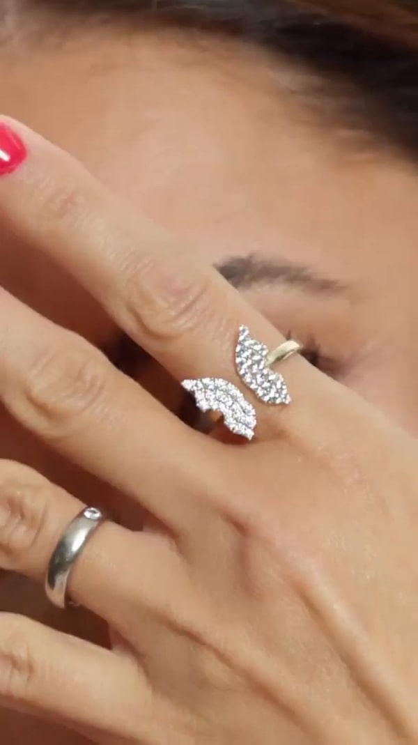 unkelnde&nbsp;Ringe,&nbsp;glänzende&nbsp;Halsketten&nbsp;und&nbsp;noch&nbsp;viel&nbsp;mehr&nbsp;Schmuckschätze&nbsp;sind&nbsp;jetzt&nbsp;im&nbsp;Sale.&nbsp;🤩<br/>Welche&nbsp;Kreation&nbsp;shoppst&nbsp;du&nbsp;zuerst?&nbsp;Hol&nbsp;dir&nbsp;deine&nbsp;Highlights&nbsp;zum&nbsp;Bestpreis.&nbsp;💎💗