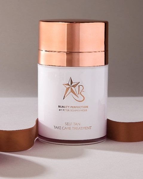 Background for Gamechanger&nbsp;für&nbsp;dein&nbsp;Winter&nbsp;Skin!&nbsp;🤍&nbsp;Mit&nbsp;Self&nbsp;Tan&nbsp;Take&nbsp;Care&nbsp;Treatment&nbsp;bleibt&nbsp;deine&nbsp;Haut&nbsp;natürlich&nbsp;gebräunt&nbsp;und&nbsp;dabei&nbsp;reichhaltig&nbsp;gepflegt.&nbsp;🌞