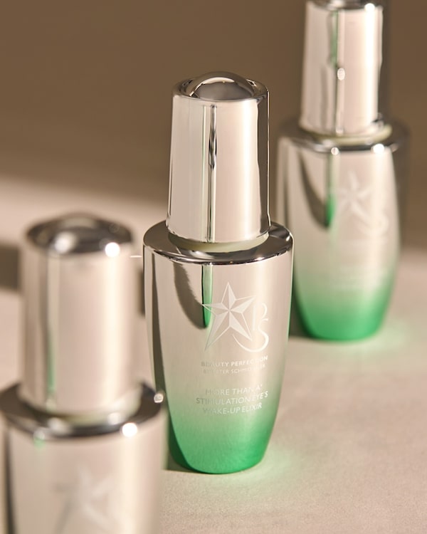 Background for Erfrischend&nbsp;wie&nbsp;eine&nbsp;Meeresbrise:&nbsp;💦&nbsp;Das&nbsp;Stimulation&nbsp;Eye’s&nbsp;Wake&nbsp;Up&nbsp;Elixir&nbsp;versorgt&nbsp;die&nbsp;Augenpartie&nbsp;mit&nbsp;hochwertigen&nbsp;Wirkstoffen&nbsp;aus&nbsp;dem&nbsp;Atlantischen&nbsp;Ozean&nbsp;und&nbsp;der&nbsp;Rotalge.&nbsp;🌊🪸🌿