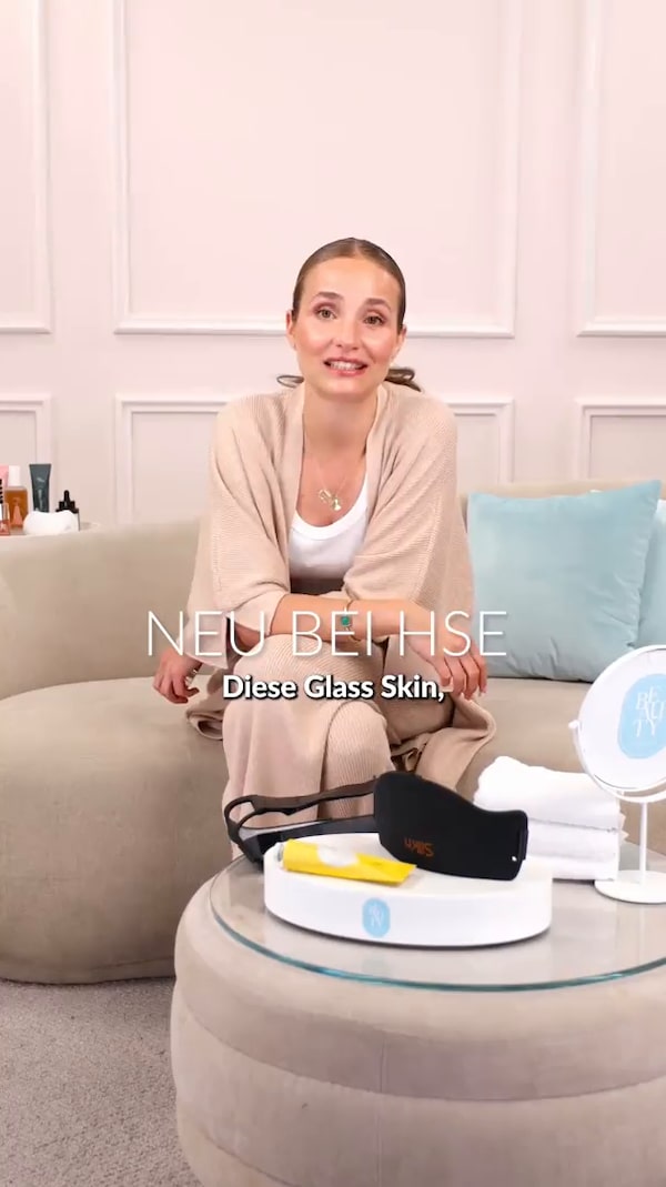 Entdecke&nbsp;die&nbsp;perfekte&nbsp;Kombination:&nbsp;Das&nbsp;Hautperfektions-Serum&nbsp;mit&nbsp;starker&nbsp;Deckkraft&nbsp;und&nbsp;integriertem&nbsp;Lichtschutzfaktor&nbsp;30&nbsp;sorgt&nbsp;für&nbsp;ein&nbsp;seidig-zartes&nbsp;Finish&nbsp;und&nbsp;intensive&nbsp;Pflege.&nbsp;🌟&nbsp;<br/><br/>Verabschiede&nbsp;dich&nbsp;von&nbsp;unerwünschtem&nbsp;Hautglanz&nbsp;und&nbsp;reduziere&nbsp;die&nbsp;Sichtbarkeit&nbsp;von&nbsp;Poren!<br/><br/>✨&nbsp;Folgen&nbsp;&&nbsp;immer&nbsp;live&nbsp;dabei&nbsp;sein!<br/>(einfach&nbsp;auf&nbsp;den&nbsp;Button&nbsp;➕&nbsp;neben&nbsp;meinem&nbsp;Profilbild&nbsp;klicken)&nbsp;🎉