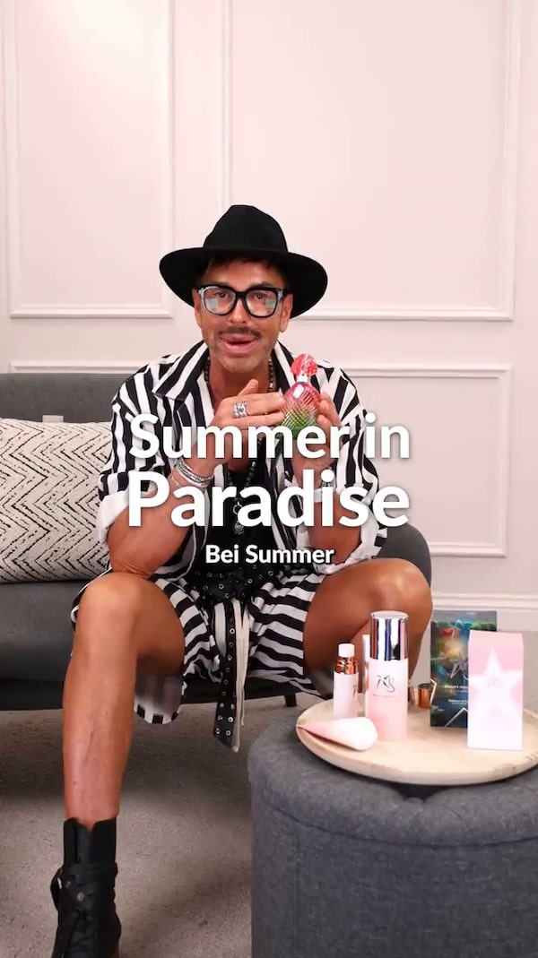 Ein&nbsp;Duft&nbsp;wie&nbsp;ein&nbsp;endloser&nbsp;Sommertag&nbsp;☀️✨<br/>„Summer&nbsp;in&nbsp;Paradise“&nbsp;begeistert&nbsp;mit&nbsp;intensiver&nbsp;Frische,&nbsp;sinnlicher&nbsp;Wärme&nbsp;und&nbsp;einer&nbsp;außergewöhnlichen&nbsp;Haftbarkeit,&nbsp;die&nbsp;dich&nbsp;den&nbsp;ganzen&nbsp;Tag&nbsp;begleitet.&nbsp;<br/>Schon&nbsp;wenige&nbsp;Sprühstöße&nbsp;entfalten&nbsp;ein&nbsp;luxuriöses&nbsp;Dufterlebnis,&nbsp;das&nbsp;sich&nbsp;perfekt&nbsp;mit&nbsp;deiner&nbsp;Haut&nbsp;verbindet&nbsp;und&nbsp;immer&nbsp;neue&nbsp;Facetten&nbsp;zeigt.<br/>Mehr&nbsp;als&nbsp;nur&nbsp;ein&nbsp;Parfüm:&nbsp;ein&nbsp;völlig&nbsp;neues&nbsp;Trageerlebnis&nbsp;voller&nbsp;Eleganz,&nbsp;Leichtigkeit&nbsp;und&nbsp;Sommergefühle,&nbsp;das&nbsp;dich&nbsp;zum&nbsp;träumen&nbsp;bringt.&nbsp;🌴<br/><br/>Folge,&nbsp;um&nbsp;beim&nbsp;nächsten&nbsp;Stream&nbsp;mit&nbsp;dabei&nbsp;zu&nbsp;sein