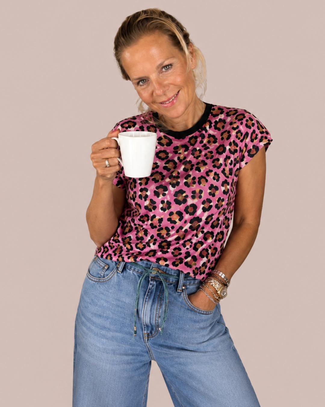 Mein Geburtstags-Look: Das pinke Seidentuch im Fokus