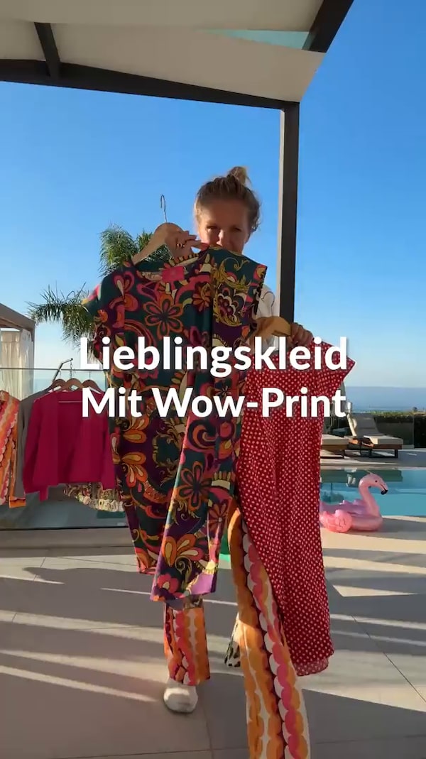 Ein&nbsp;Kleid,&nbsp;so&nbsp;individuell&nbsp;wie&nbsp;du:&nbsp;Der&nbsp;exklusive&nbsp;All-over-Print&nbsp;macht&nbsp;jedes&nbsp;Stück&nbsp;zum&nbsp;Unikat.&nbsp;Der&nbsp;lockere&nbsp;Schnitt&nbsp;schenkt&nbsp;dir&nbsp;viel&nbsp;Bewegungsfreiheit&nbsp;und&nbsp;begleitet&nbsp;dich&nbsp;stilvoll&nbsp;durch&nbsp;Marktbesuche,&nbsp;Kaffeepausen&nbsp;und&nbsp;entspannte&nbsp;Spaziergänge.&nbsp;✨