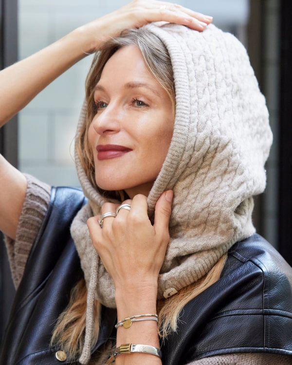 Cozy Season: Der Kapuzenschal-Pulli feiert Launch!