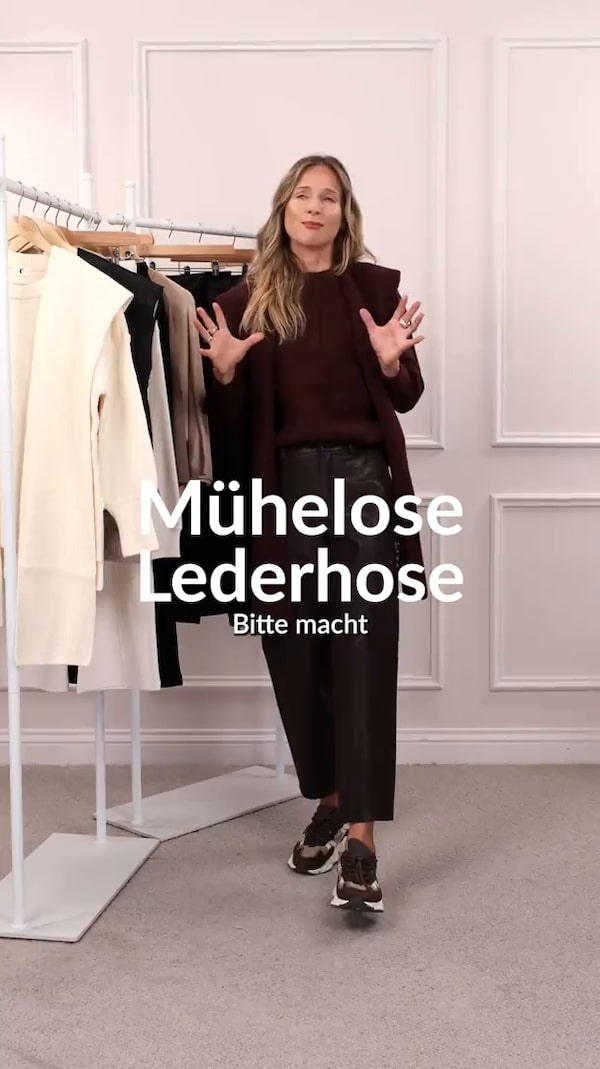 Meine&nbsp;Relaxed-fit&nbsp;Hose&nbsp;aus&nbsp;veganem&nbsp;Leder&nbsp;könnt&nbsp;ihr&nbsp;ganz&nbsp;mühelos&nbsp;zu&nbsp;allem&nbsp;kombinieren.&nbsp;Der&nbsp;Look&nbsp;steht&nbsp;einfach.&nbsp;Er&nbsp;ist&nbsp;stark.&nbsp;Das&nbsp;Material&nbsp;ist&nbsp;wunderschön,&nbsp;und&nbsp;der&nbsp;Schnitt&nbsp;macht&nbsp;einen&nbsp;Shape&nbsp;den&nbsp;ihr&nbsp;aus&nbsp;dem&nbsp;letzen&nbsp;Jahr&nbsp;schon&nbsp;kennt.