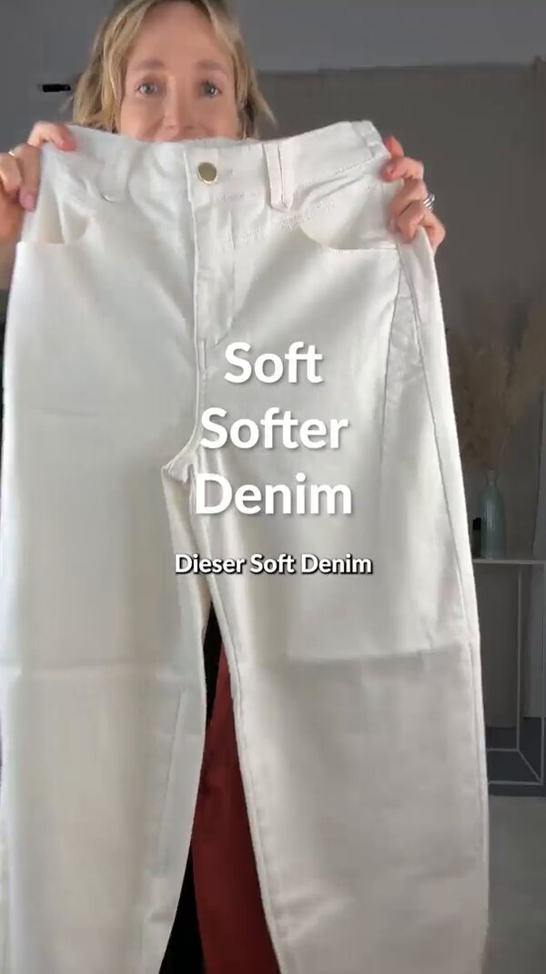 ✨&nbsp;Folgen&nbsp;&&nbsp;immer&nbsp;live&nbsp;dabei&nbsp;sein!<br/>(einfach&nbsp;auf&nbsp;den&nbsp;Button&nbsp;➕&nbsp;neben&nbsp;meinem&nbsp;Profilbild&nbsp;klicken)&nbsp;🎉<br/><br/>Lässige&nbsp;Cropped&nbsp;Jeans&nbsp;mit&nbsp;Saumumschlag!&nbsp;👖&nbsp;Der&nbsp;relaxte&nbsp;Schnitt&nbsp;sorgt&nbsp;für&nbsp;optimalen&nbsp;Komfort,&nbsp;während&nbsp;die&nbsp;helle&nbsp;Farbe&nbsp;vielseitige&nbsp;Kombinationsmöglichkeiten&nbsp;bietet.&nbsp;☀️<br/><br/>Der&nbsp;umschlagbare&nbsp;Saum&nbsp;ermöglicht&nbsp;eine&nbsp;individuelle&nbsp;Länge,&nbsp;perfekt&nbsp;für&nbsp;jeden&nbsp;Look!&nbsp;Diese&nbsp;Jeans&nbsp;ist&nbsp;ein&nbsp;Must-have,&nbsp;das&nbsp;Stil&nbsp;und&nbsp;Komfort&nbsp;vereint!&nbsp;🌟