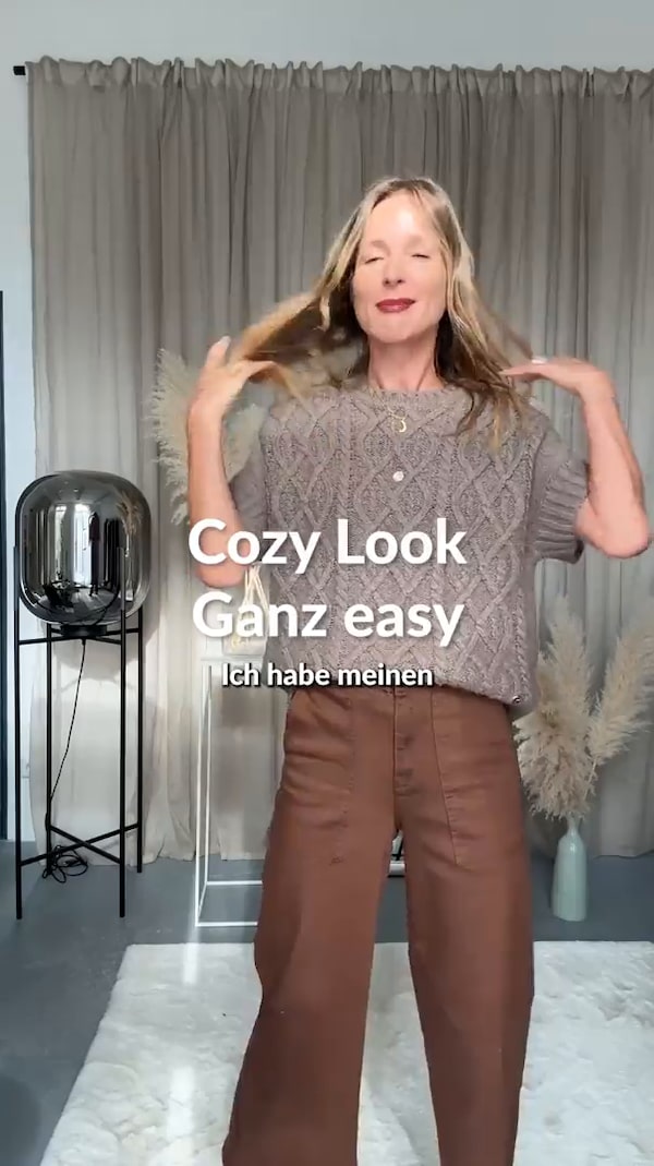 Zopfmuster,&nbsp;lässiger&nbsp;Schnitt&nbsp;und&nbsp;unzählige&nbsp;Styling-Möglichkeiten&nbsp;–&nbsp;dieser&nbsp;Pullunder&nbsp;macht&nbsp;Layering&nbsp;zum&nbsp;Hingucker.&nbsp;Ob&nbsp;über&nbsp;einer&nbsp;Bluse&nbsp;oder&nbsp;ganz&nbsp;entspannt&nbsp;zur&nbsp;Lieblingshose,&nbsp;er&nbsp;bringt&nbsp;Struktur&nbsp;und&nbsp;Style&nbsp;in&nbsp;deinen&nbsp;Look.&nbsp;✨