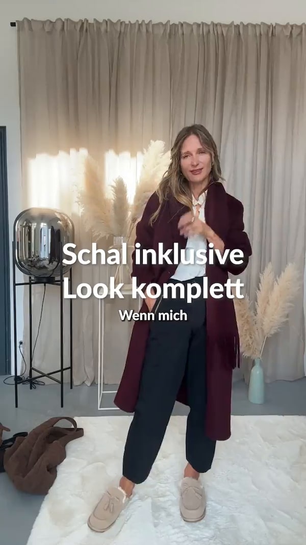 Oversized,&nbsp;kuschelig&nbsp;und&nbsp;einfach&nbsp;perfekt&nbsp;für&nbsp;kalte&nbsp;Tage.&nbsp;Der&nbsp;Mantel&nbsp;mit&nbsp;breitem&nbsp;Reverskragen&nbsp;kommt&nbsp;direkt&nbsp;mit&nbsp;passendem&nbsp;Fransenschal&nbsp;und&nbsp;macht&nbsp;jeden&nbsp;Herbstlook&nbsp;im&nbsp;Handumdrehen&nbsp;stylisch&nbsp;und&nbsp;gemütlich.🍂