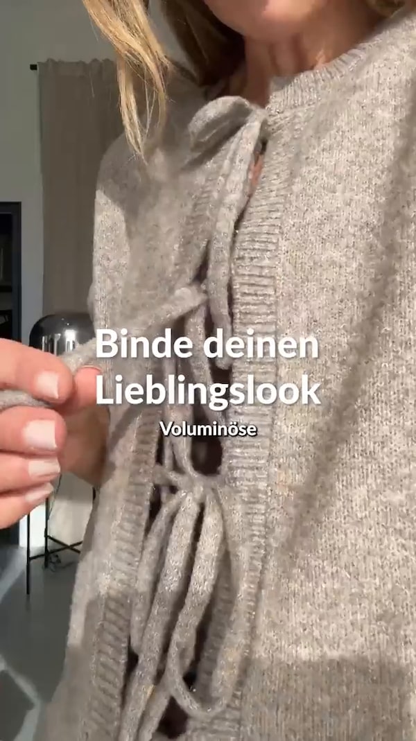 Weicher&nbsp;Strick,&nbsp;lässige&nbsp;Weite&nbsp;und&nbsp;besondere&nbsp;Bindedetails&nbsp;machen&nbsp;diesen&nbsp;Cardigan&nbsp;zum&nbsp;perfekten&nbsp;Styling-Partner.&nbsp;Einfach&nbsp;überwerfen,&nbsp;zubinden&nbsp;und&nbsp;deinem&nbsp;Look&nbsp;eine&nbsp;gemütliche,&nbsp;feminine&nbsp;Note&nbsp;geben.&nbsp;✨