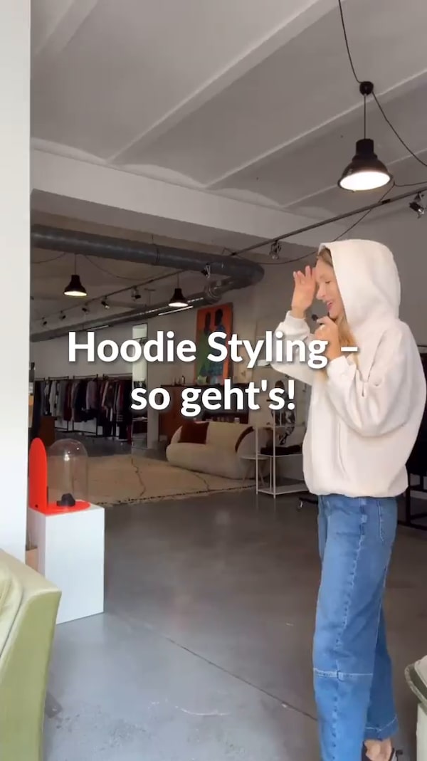 LAUNCH&nbsp;HEUTE&nbsp;17&nbsp;UHR&nbsp;🤩&nbsp;Noch&nbsp;könnt&nbsp;ihr&nbsp;dabei&nbsp;sein,&nbsp;wenn&nbsp;mein&nbsp;C'Est&nbsp;Paris&nbsp;Hoodie&nbsp;launcht!&nbsp;Einfach&nbsp;auf&nbsp;den&nbsp;➕-Button&nbsp;neben&nbsp;dem&nbsp;Profilbild&nbsp;klicken&nbsp;und&nbsp;ihr&nbsp;werdet&nbsp;benachrichtigt,&nbsp;wenn's&nbsp;losgeht&nbsp;🎉&nbsp;Ich&nbsp;freu&nbsp;mich&nbsp;auf&nbsp;euch!