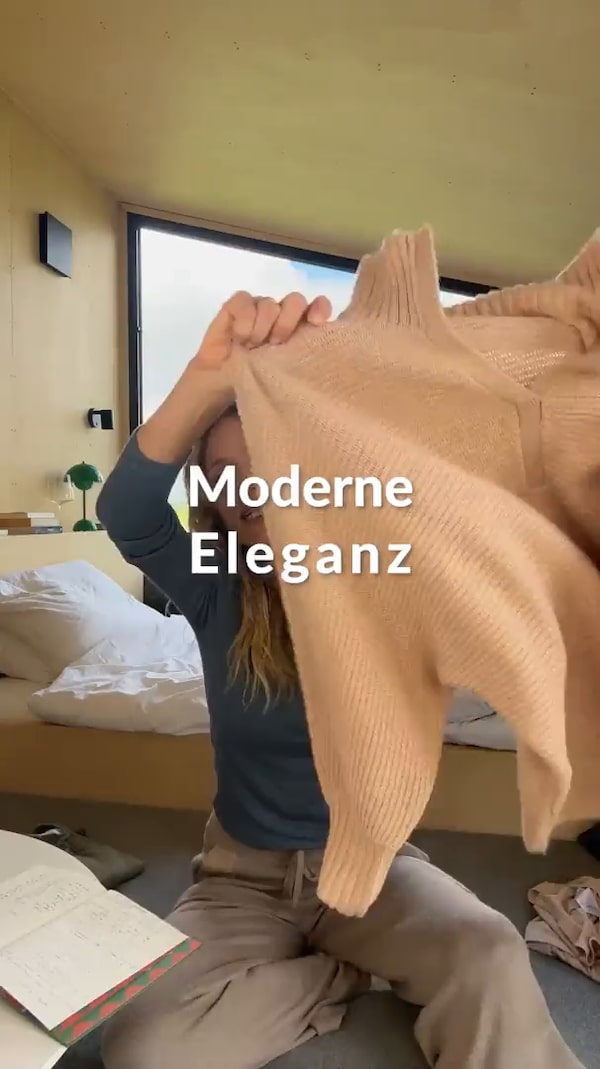 Stilvoller&nbsp;Cape&nbsp;Pullover&nbsp;für&nbsp;entspannte&nbsp;Eleganz.&nbsp;Mit&nbsp;lässigem&nbsp;Oversized&nbsp;Schnitt,&nbsp;hochwertigem&nbsp;Materialmix&nbsp;aus&nbsp;Wolle&nbsp;und&nbsp;Kaschmir&nbsp;und&nbsp;dem&nbsp;fließenden&nbsp;Fall&nbsp;fühlt&nbsp;er&nbsp;sich&nbsp;einfach&nbsp;traumhaft&nbsp;an.&nbsp;✨🧶<br/><br/>✨&nbsp;Folgen&nbsp;&&nbsp;immer&nbsp;live&nbsp;dabei&nbsp;sein!<br/>(einfach&nbsp;auf&nbsp;das&nbsp;✚&nbsp;neben&nbsp;meinem&nbsp;Profilbild&nbsp;klicken)&nbsp;🎉