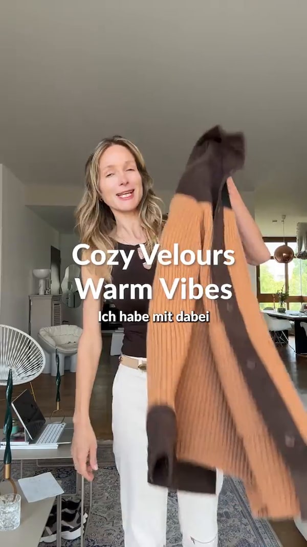 Strick&nbsp;trifft&nbsp;Velours&nbsp;—&nbsp;Jacke&nbsp;mit&nbsp;veganem&nbsp;Veloursobermaterial&nbsp;und&nbsp;warmem&nbsp;Strickunterteil,&nbsp;Hemdblusenkragen,&nbsp;Druckknöpfen&nbsp;und&nbsp;aufgesetzten&nbsp;Taschen.&nbsp;Cozy&nbsp;und&nbsp;elegant&nbsp;in&nbsp;einem.&nbsp;✨<br/><br/>Vielseitig&nbsp;kombinierbar&nbsp;für&nbsp;Alltag,&nbsp;Office&nbsp;oder&nbsp;Weekend&nbsp;Looks.&nbsp;🌿💫<br/><br/>✨&nbsp;Folgen&nbsp;&&nbsp;immer&nbsp;live&nbsp;dabei&nbsp;sein!<br/>(Einfach&nbsp;auf&nbsp;das&nbsp;✚&nbsp;neben&nbsp;meinem&nbsp;Profilbild&nbsp;klicken)&nbsp;🎉