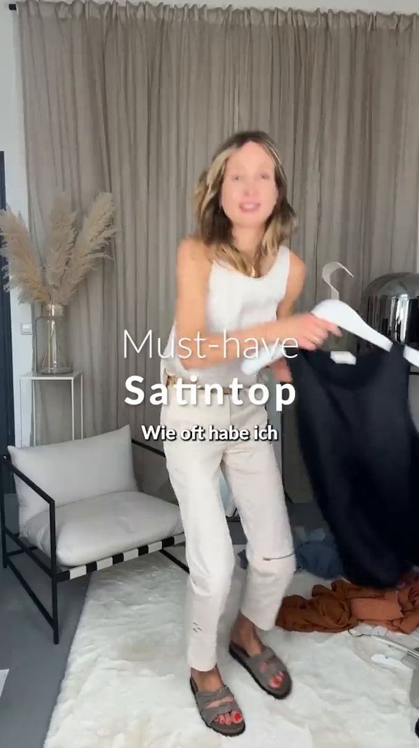 Entdecke&nbsp;das&nbsp;Satintop&nbsp;Doppelpack&nbsp;–&nbsp;zwei&nbsp;vielseitige&nbsp;Tops&nbsp;in&nbsp;fließender&nbsp;Satinqualität!&nbsp;🌟&nbsp;Breite&nbsp;Träger&nbsp;oder&nbsp;zarte&nbsp;Spaghettiträger,&nbsp;ergänzt&nbsp;mit&nbsp;femininen&nbsp;Details&nbsp;wie&nbsp;Spitze&nbsp;und&nbsp;Seitenschlitze.💖<br/><br/>Kombiniere&nbsp;sie&nbsp;mühelos&nbsp;für&nbsp;jeden&nbsp;Anlass!&nbsp;🌼✨<br/><br/>✨&nbsp;Folgen&nbsp;&&nbsp;immer&nbsp;live&nbsp;dabei&nbsp;sein!<br/>(einfach&nbsp;auf&nbsp;den&nbsp;Button&nbsp;➕&nbsp;neben&nbsp;meinem&nbsp;Profilbild&nbsp;klicken)&nbsp;🎉