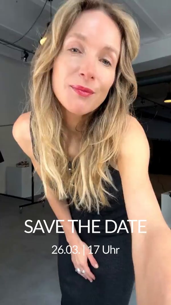 ✨&nbsp;SAVE&nbsp;THE&nbsp;DATE:&nbsp;26.03.&nbsp;|&nbsp;17&nbsp;Uhr&nbsp;✨<br/>&nbsp;<br/>Am&nbsp;Donnerstag&nbsp;ist&nbsp;es&nbsp;soweit:&nbsp;Ich&nbsp;launche&nbsp;das&nbsp;absolute&nbsp;Must-Have&nbsp;für&nbsp;Spring-Summer&nbsp;–&nbsp;zuerst&nbsp;exklusiv&nbsp;online&nbsp;&&nbsp;live&nbsp;mit&nbsp;euch,&nbsp;meiner&nbsp;Livestream-Community!&nbsp;🎉&nbsp;Schaut&nbsp;vorbei,&nbsp;stellt&nbsp;eure&nbsp;Fragen&nbsp;und&nbsp;erlebt&nbsp;alles&nbsp;live&nbsp;mit&nbsp;mir.&nbsp;Ich&nbsp;freue&nbsp;mich&nbsp;riesig&nbsp;auf&nbsp;euch!&nbsp;💖<br/>&nbsp;<br/>✨&nbsp;Folgen&nbsp;&&nbsp;nichts&nbsp;verpassen!<br/>(einfach&nbsp;auf&nbsp;den&nbsp;Button&nbsp;➕&nbsp;neben&nbsp;meinem&nbsp;Profilbild&nbsp;klicken)