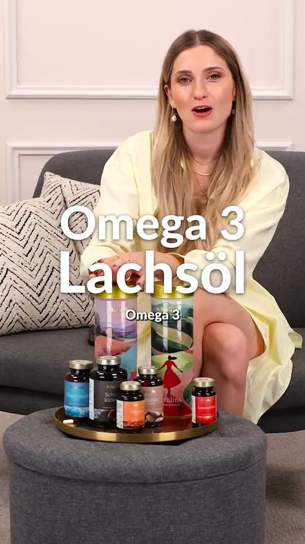 Die&nbsp;Omega-3-Presslinge&nbsp;kommen&nbsp;in&nbsp;einer&nbsp;Special&nbsp;Edition&nbsp;Schmuckdose&nbsp;für&nbsp;einen&nbsp;kleinen&nbsp;Hauch&nbsp;von&nbsp;Luxus&nbsp;im&nbsp;Alltag&nbsp;zu&nbsp;dir&nbsp;nach&nbsp;Hause.&nbsp;💛<br/><br/>Als&nbsp;essentielle&nbsp;Fettsäuren&nbsp;sind&nbsp;Omega-3-Fettsäuren&nbsp;wichtige&nbsp;Bestandteile&nbsp;einer&nbsp;ausgewogenen&nbsp;Ernährung&nbsp;und&nbsp;können&nbsp;zu&nbsp;unserem&nbsp;allgemeinen&nbsp;Wohlbefinden&nbsp;beitragen.&nbsp;🌿<br/><br/>Folge&nbsp;und&nbsp;sei&nbsp;beim&nbsp;nächsten&nbsp;Stream&nbsp;mit&nbsp;dabei