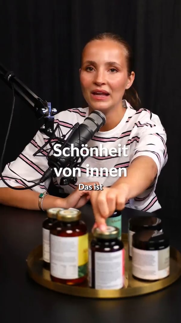 Haut Haare Nägel Kapseln mit 180 Kapseln: rein pflanzlich, vegan, gluten- und lactosefrei. Mit einem hohen Anteil an Polyphenolen, plus Hyaluronsäure und Silicium für Support von Haut, Haaren und Nägeln. ✨🌿<br/><br/>✨ Folgen & immer live dabei sein!<br/>(einfach auf das ✚ neben meinem Profilbild klicken) 🎉