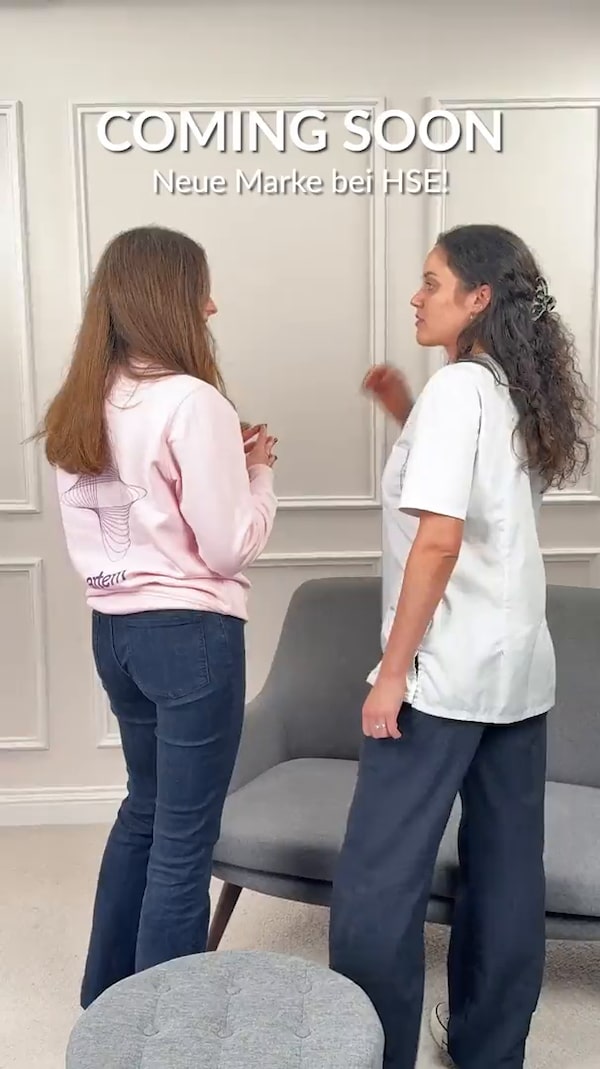 ✨&nbsp;SAVE&nbsp;THE&nbsp;DATE&nbsp;✨<br/><br/>19.12.&nbsp;|&nbsp;11&nbsp;Uhr<br/>&nbsp;<br/>Pssst…&nbsp;bald&nbsp;kommt&nbsp;eine&nbsp;neue&nbsp;Marke&nbsp;zu&nbsp;HSE!&nbsp;Freu&nbsp;dich&nbsp;auf&nbsp;ein&nbsp;exklusives&nbsp;Pre-Shopping&nbsp;im&nbsp;Livestream&nbsp;–&nbsp;inklusive&nbsp;Pre-Launch&nbsp;Angebot!&nbsp;💫<br/>&nbsp;<br/>✨&nbsp;Folgen&nbsp;&&nbsp;live&nbsp;dabei&nbsp;sein!<br/>(einfach&nbsp;auf&nbsp;den&nbsp;Button&nbsp;➕&nbsp;neben&nbsp;unserem&nbsp;Profilbild&nbsp;klicken)&nbsp;🎉
