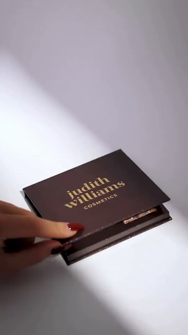 Alles,&nbsp;was&nbsp;du&nbsp;brauchst&nbsp;–&nbsp;in&nbsp;einer&nbsp;Palette.&nbsp;Blush&nbsp;für&nbsp;Frische,&nbsp;Highlighter&nbsp;für&nbsp;Glow,&nbsp;Lidschatten&nbsp;für&nbsp;Ausdruck.&nbsp;Perfekt&nbsp;abgestimmt,&nbsp;ready&nbsp;to&nbsp;glow.&nbsp;✨💖🎨