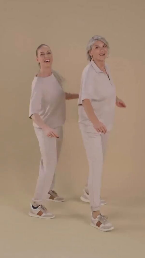 Soft&nbsp;tones,&nbsp;big&nbsp;impact.&nbsp;🤍&nbsp;Der&nbsp;Trendton&nbsp;Sandgrau&nbsp;und&nbsp;Creme&nbsp;perfekt&nbsp;gestylt.✨<br/>Wie&nbsp;stylest&nbsp;du&nbsp;die&nbsp;Farbe?