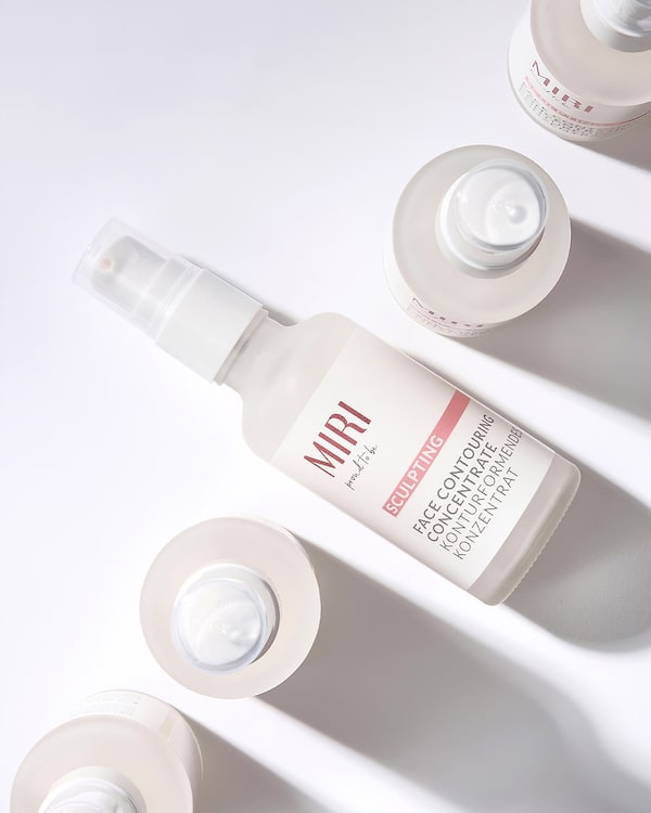 Background for Straffe&nbsp;Konturen&nbsp;&&nbsp;mehr&nbsp;Elastizität?&nbsp;Yes,&nbsp;please!&nbsp;✨&nbsp;<br/>Das&nbsp;Face&nbsp;Contouring&nbsp;Concentrate&nbsp;dir&nbsp;intensive&nbsp;Pflege&nbsp;und&nbsp;ein&nbsp;frisches&nbsp;Hautgefühl.&nbsp;🌊