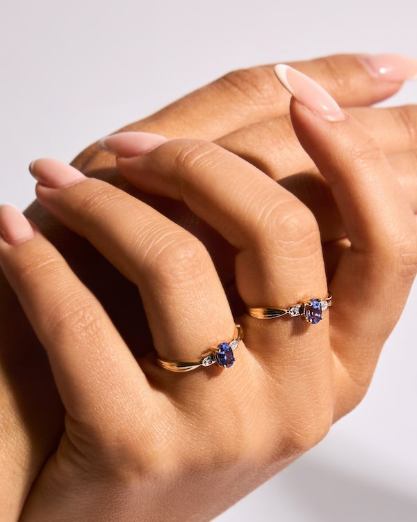 Background for Neues&nbsp;30&nbsp;Jahre&nbsp;Angebot:&nbsp;Der&nbsp;Ring&nbsp;von&nbsp;Harry&nbsp;Ivens&nbsp;vereint&nbsp;Tansanit,&nbsp;Brillanten&nbsp;&&nbsp;585er&nbsp;Gold&nbsp;zu&nbsp;einem&nbsp;Design-Statement.&nbsp;💎&nbsp;WUNDERSCHÖN&nbsp;🤩<br/><br/>Folge&nbsp;uns,&nbsp;damit&nbsp;du&nbsp;keine&nbsp;Angebote&nbsp;verpasst!✨🫶🏻