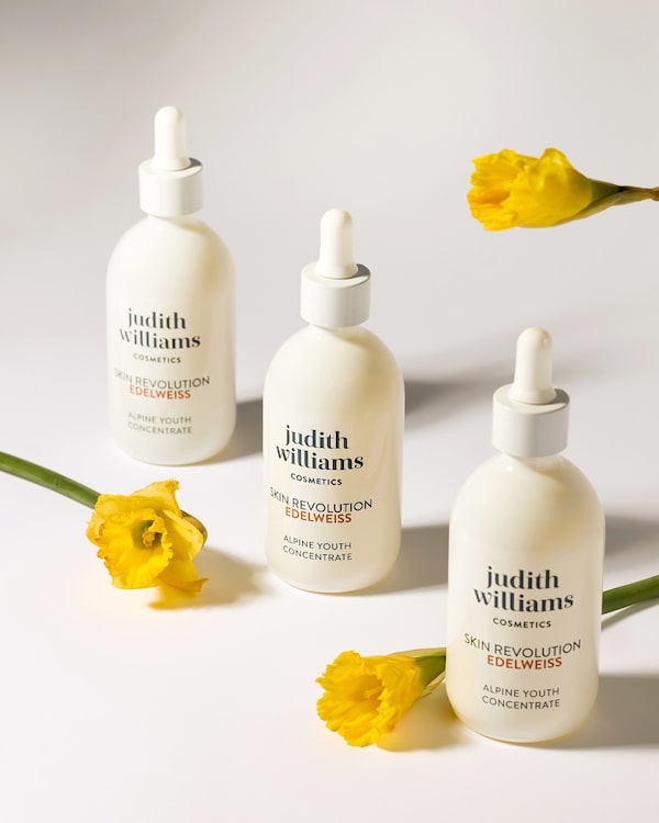 Background for Strahlende&nbsp;Haut&nbsp;mit&nbsp;11,1%&nbsp;Edelweiß&nbsp;🌿&nbsp;Das&nbsp;Alpine&nbsp;Youth&nbsp;Concentrate&nbsp;von&nbsp;Judith&nbsp;Williams&nbsp;festigt,&nbsp;durchfeuchtet&nbsp;&&nbsp;revitalisiert&nbsp;–&nbsp;für&nbsp;ein&nbsp;ebenmäßiges,&nbsp;frisches&nbsp;Hautbild.&nbsp;💖