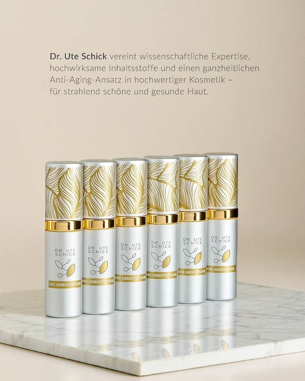 Background for Sieben&nbsp;Anzeichen&nbsp;der&nbsp;Hautalterung,&nbsp;eine&nbsp;Lösung:&nbsp;Dr.&nbsp;Ute&nbsp;Schick!&nbsp;🪄🤍&nbsp;Die&nbsp;promovierte&nbsp;Chemikerin&nbsp;entwickelt&nbsp;präzise&nbsp;formulierte&nbsp;Anti-Aging-Booster&nbsp;–&nbsp;ab&nbsp;jetzt&nbsp;neue&nbsp;im&nbsp;Sortiment.&nbsp;Welche&nbsp;Pflege&nbsp;holst&nbsp;du&nbsp;dir&nbsp;zuerst?