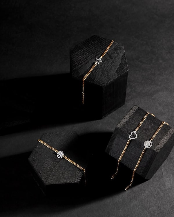 Background for 💎✨&nbsp;Belohn&nbsp;dich&nbsp;selbst&nbsp;oder&nbsp;überrasche&nbsp;einen&nbsp;lieben&nbsp;Menschen&nbsp;mit&nbsp;den&nbsp;Black&nbsp;Deals&nbsp;von&nbsp;Aleks&nbsp;Sternen&nbsp;💖🌟