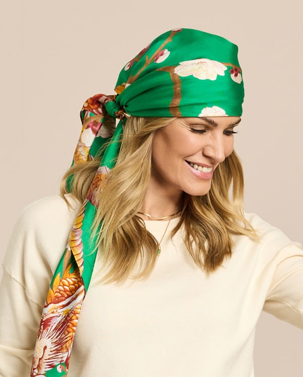 Background for Wild&nbsp;at&nbsp;heart!🐅💚Mit&nbsp;dem&nbsp;Seidentuch&nbsp;im&nbsp;Tigerdruck&nbsp;von&nbsp;Anni&nbsp;Carlsson&nbsp;setzt&nbsp;du&nbsp;ein&nbsp;echtes&nbsp;Fashion-Statement.&nbsp;Wie&nbsp;stylst&nbsp;du&nbsp;das&nbsp;Accessoire:&nbsp;als&nbsp;Kopftuch,&nbsp;Gürtel&nbsp;oder&nbsp;Schal?💫✨