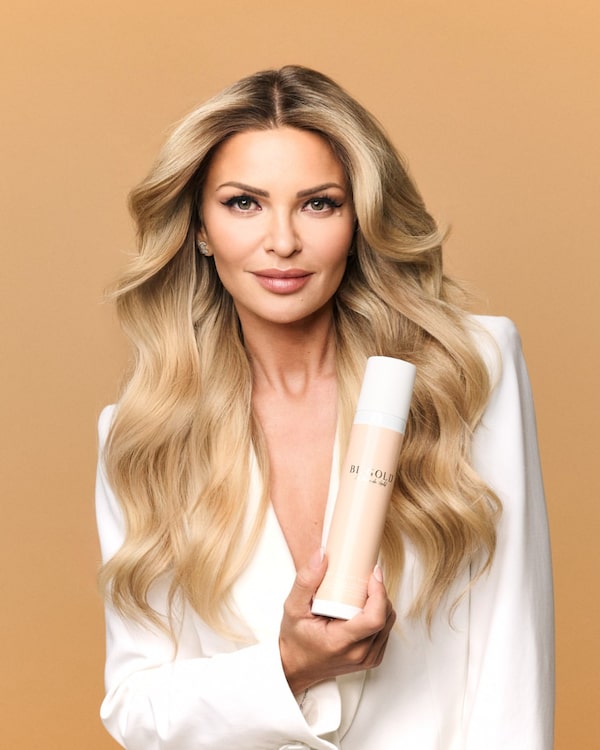 Background for ✨&nbsp;Bye&nbsp;Bye&nbsp;Bad&nbsp;Hair&nbsp;Days!&nbsp;✨<br/>Mit&nbsp;dem&nbsp;Invisible&nbsp;Dry&nbsp;Shampoo&nbsp;Duo&nbsp;von&nbsp;meiner&nbsp;Marke&nbsp;BE&nbsp;GOLD&nbsp;sagst&nbsp;du&nbsp;fettigem&nbsp;Ansatz&nbsp;den&nbsp;Kampf&nbsp;an&nbsp;–&nbsp;ganz&nbsp;ohne&nbsp;weiße&nbsp;Rückstände!&nbsp;💨💛