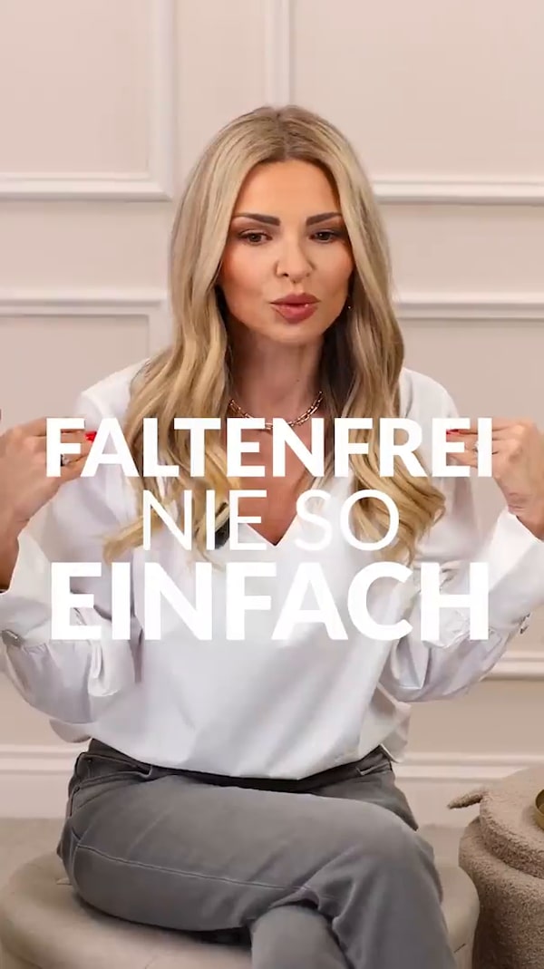 ✨&nbsp;Jetzt&nbsp;wieder&nbsp;in&nbsp;Weiß&nbsp;erhältlich!&nbsp;✨<br/><br/>Dieses&nbsp;Blusenshirt&nbsp;vereint&nbsp;feminine&nbsp;Eleganz&nbsp;mit&nbsp;moderner&nbsp;Funktionalität&nbsp;–&nbsp;perfekt&nbsp;für&nbsp;deinen&nbsp;Alltag&nbsp;zwischen&nbsp;Business&nbsp;und&nbsp;Freizeit,&nbsp;ganz&nbsp;ohne&nbsp;Bügeln!&nbsp;💼🌿<br/><br/>Der&nbsp;schmeichelnde&nbsp;V-Ausschnitt&nbsp;und&nbsp;die&nbsp;raffinierten&nbsp;Schulterfalten&nbsp;setzen&nbsp;stilvolle&nbsp;Akzente&nbsp;und&nbsp;verleihen&nbsp;deinem&nbsp;Look&nbsp;eine&nbsp;elegante,&nbsp;feminine&nbsp;Note.&nbsp;Dank&nbsp;der&nbsp;innovativen&nbsp;Techno-Stretch-Qualität&nbsp;passt&nbsp;sich&nbsp;das&nbsp;Material&nbsp;deinen&nbsp;Bewegungen&nbsp;optimal&nbsp;an&nbsp;–&nbsp;für&nbsp;maximalen&nbsp;Komfort,&nbsp;den&nbsp;ganzen&nbsp;Tag.