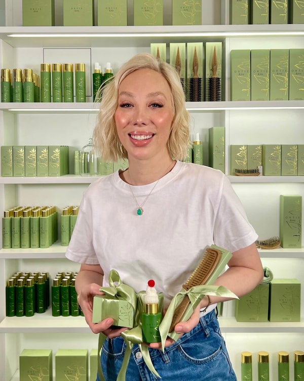 „Festliche-Bundles live: Neues Haircare-Set & Geschenkideen