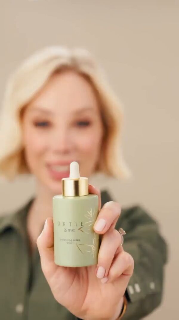 Finde&nbsp;deine&nbsp;perfekte&nbsp;Balance&nbsp;für&nbsp;Kopfhaut&nbsp;und&nbsp;Haar&nbsp;mit&nbsp;dem&nbsp;Balancing&nbsp;Scalp&nbsp;Elixir&nbsp;von&nbsp;ORTIE&nbsp;&&nbsp;me.&nbsp;✨Hast&nbsp;du&nbsp;die&nbsp;Haarpflege&nbsp;schon&nbsp;ausprobiert?&nbsp;💆‍♀️🌿<br/><br/>#haircare&nbsp;#beauty&nbsp;#hse&nbsp;#meinHSE