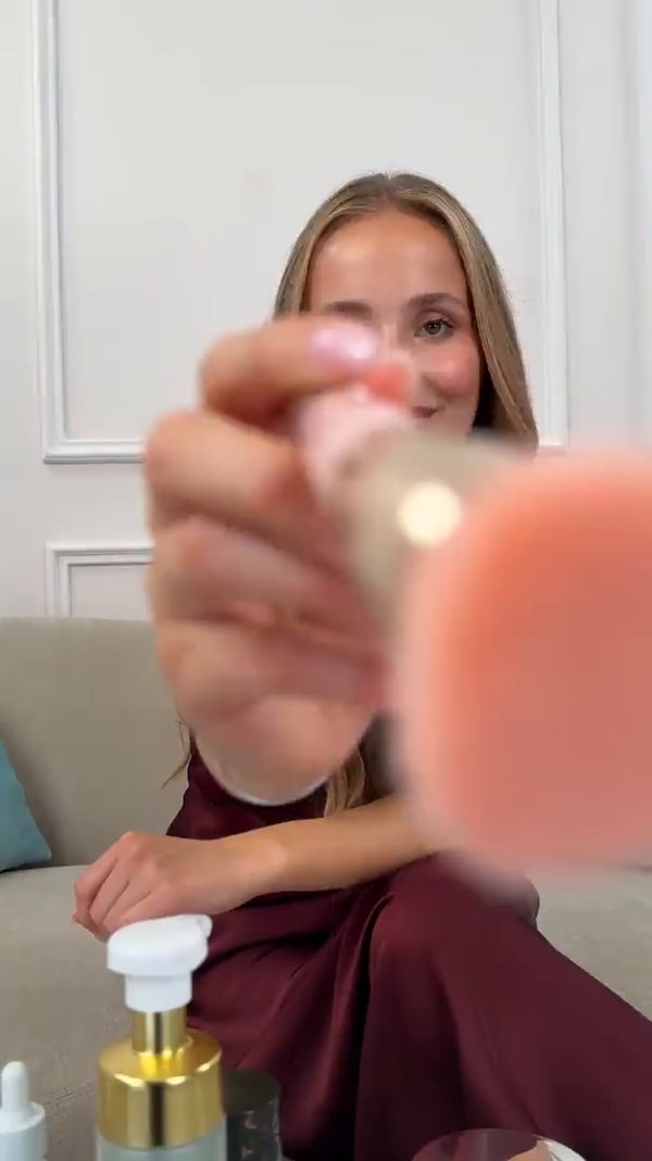 Alle&nbsp;zwei&nbsp;Wochen&nbsp;haben&nbsp;wir&nbsp;ein&nbsp;Beauty-Date.🌟<br/>&nbsp;Ob&nbsp;zum&nbsp;Start&nbsp;in&nbsp;den&nbsp;Tag&nbsp;oder&nbsp;als&nbsp;entspannter&nbsp;Abschluss&nbsp;–&nbsp;dich&nbsp;erwarten&nbsp;tolle&nbsp;Tipps&nbsp;und&nbsp;Tricks.&nbsp;Schau&nbsp;vorbei,&nbsp;ich&nbsp;freue&nbsp;mich&nbsp;auf&nbsp;dich!💄✨
