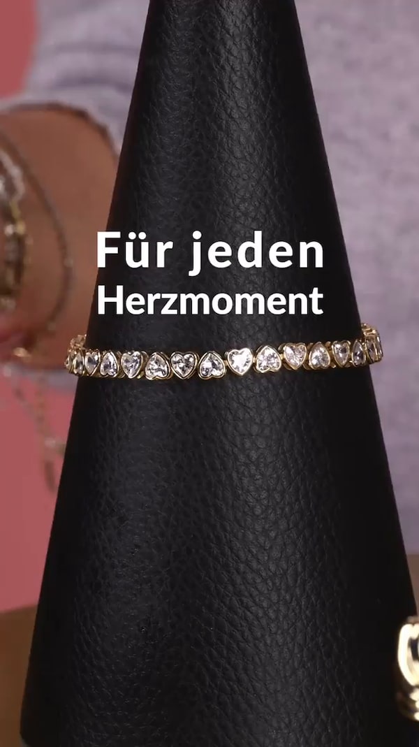 Kleine&nbsp;Herzen,&nbsp;großer&nbsp;Funkel-Moment.&nbsp;💖<br/>Die&nbsp;Zirkonia&nbsp;bringen&nbsp;dein&nbsp;Handgelenk&nbsp;zum&nbsp;Strahlen&nbsp;und&nbsp;machen&nbsp;das&nbsp;Armband&nbsp;zum&nbsp;romantischen&nbsp;Hingucker&nbsp;für&nbsp;jeden&nbsp;Tag&nbsp;oder&nbsp;besondere&nbsp;Anlässe.&nbsp;✨