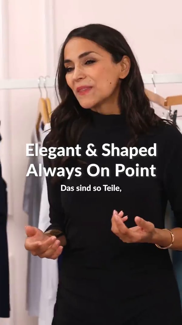 Formvollendendes&nbsp;Midi-Kleid&nbsp;mit&nbsp;raffinierter&nbsp;Drapierung,&nbsp;elegantem&nbsp;Stehkragen&nbsp;und&nbsp;seitlicher&nbsp;Raffung&nbsp;für&nbsp;eine&nbsp;richtig&nbsp;feminine&nbsp;Silhouette.&nbsp;Schmaler&nbsp;Schnitt,&nbsp;Midi-Länge,&nbsp;lange&nbsp;Ärmel.&nbsp;Büro&nbsp;oder&nbsp;Abend,&nbsp;dieses&nbsp;Kleid&nbsp;sitzt&nbsp;einfach&nbsp;wow.&nbsp;✨🖤<br/><br/>✨&nbsp;Folgen&nbsp;&&nbsp;immer&nbsp;live&nbsp;dabei&nbsp;sein!<br/>(einfach&nbsp;auf&nbsp;das&nbsp;✚&nbsp;neben&nbsp;meinem&nbsp;Profilbild&nbsp;klicken)&nbsp;🎉